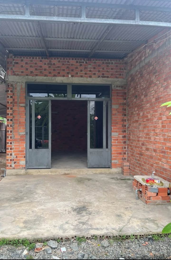 Nhà bán ở khu phố Trường Tây, phường Long Hoa, 72m² - Giá 650 triệu, sân ô tô thoải mái!