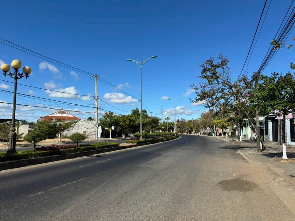 Đất mặt tiền Phạm Văn Đồng, Hoà Bình, Kon Tum 280m² - Vị trí kinh doanh đắc địa!