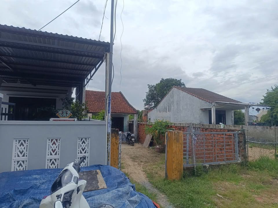 Đất nền Hội An 250m² giá 1.8 tỷ - Nhà nhỏ kèm theo, sẵn sàng giao dịch!