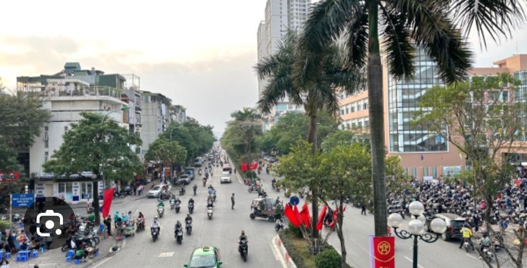 Nhà phố Tân Mai 30m², 2 tỷ - Mặt phố, ô tô đỗ cửa, tiện ích bạt ngàn!