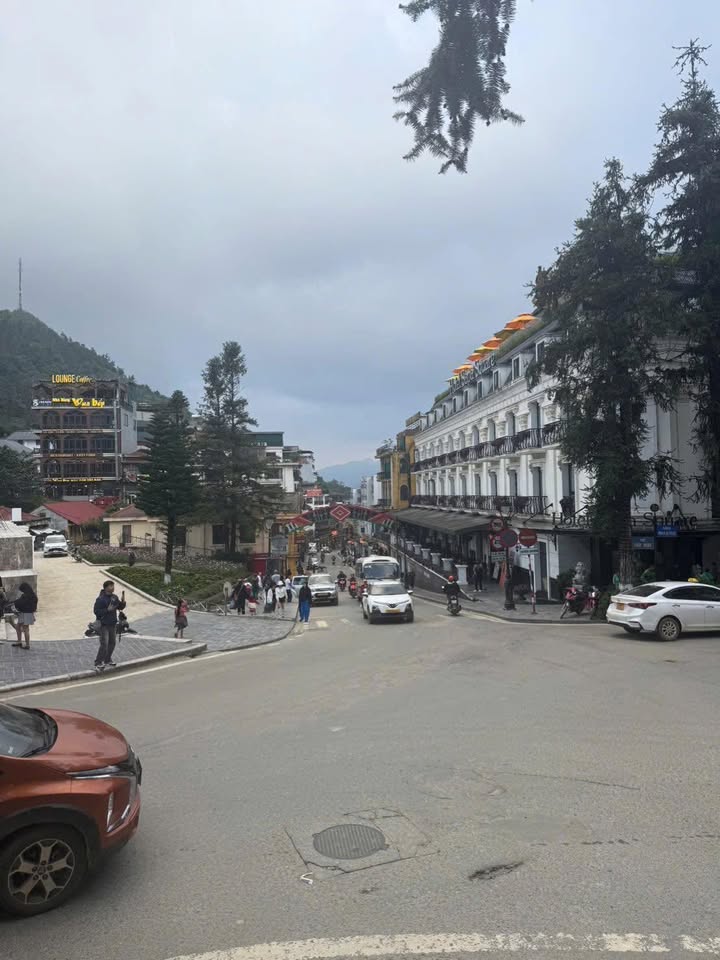 Nhà mặt tiền phố Cầu Mây Sapa 80m² giá 3x tỷ - Đầu tư sinh lời ngay!