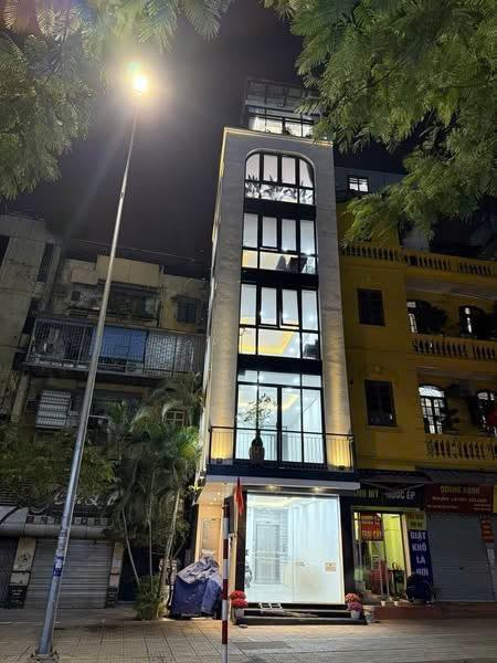 Căn hộ CCMN Ngọc Khánh, Ba Đình 70m² - Đầy đủ tiện nghi, phù hợp cho văn phòng và ở!