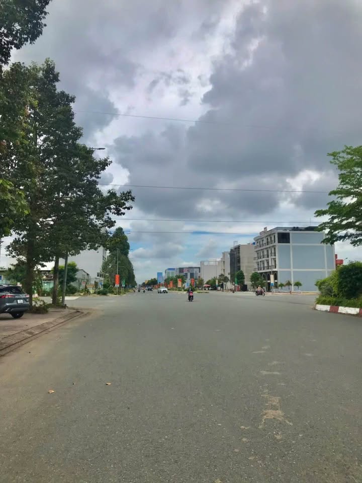 Đất nền lô góc 2 mặt tiền đường Hùng Vương, Tân An 126m² giá 15.9 tỷ - Đầu tư sinh lời cao!