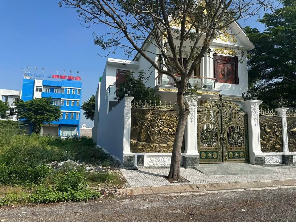 Biệt thự KDC Đường 10, Bến Lức 240m² giá 12 tỷ - Cơ hội sở hữu tuyệt vời!