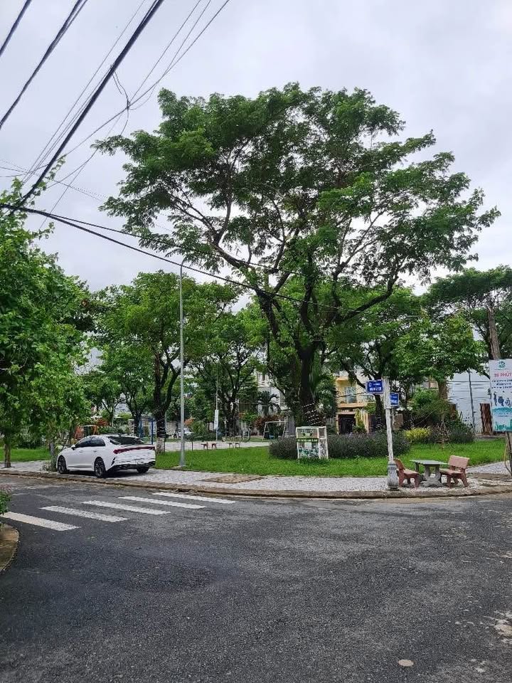 Nhà 3 tầng Cổ Mân 3, Đà Nẵng 90m² giá chỉ 8 tỷ - View công viên thoáng mát!