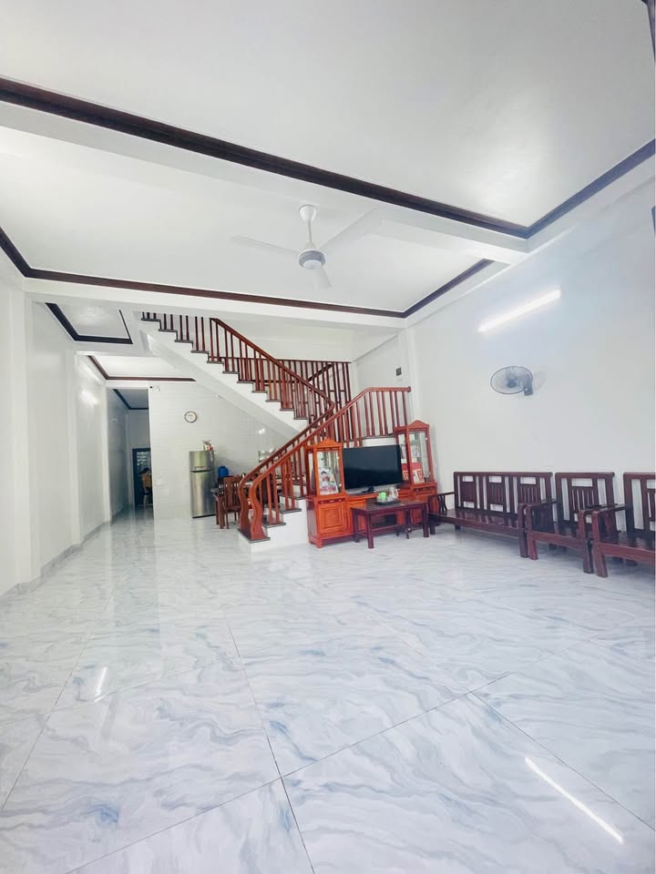 Nhà 2 tầng tại đường BM30, phường Cam Đường, Lào Cai - 102m² giá 2.6 tỷ - Vị trí đẹp, gần trường học!