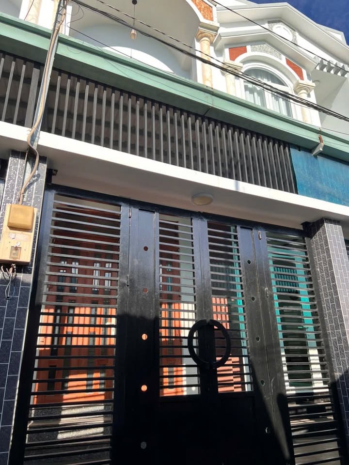 Nhà phố Thủ Đức 40m² giá 2 tỷ - Thiết kế hiện đại, chính chủ bán gấp!