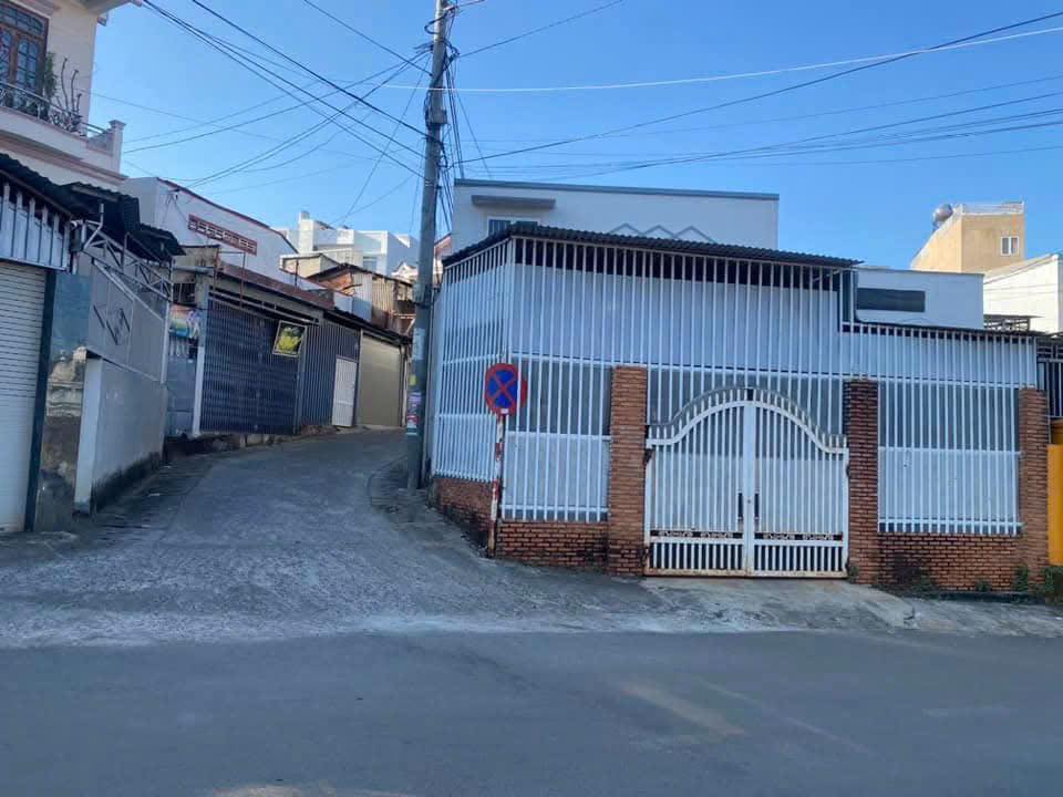 Nhà cho thuê đường Nguyễn Du Buôn Ma Thuột 133m² giá 6.5 triệu - Không gian thoáng mát, tiện ích đầy đủ!