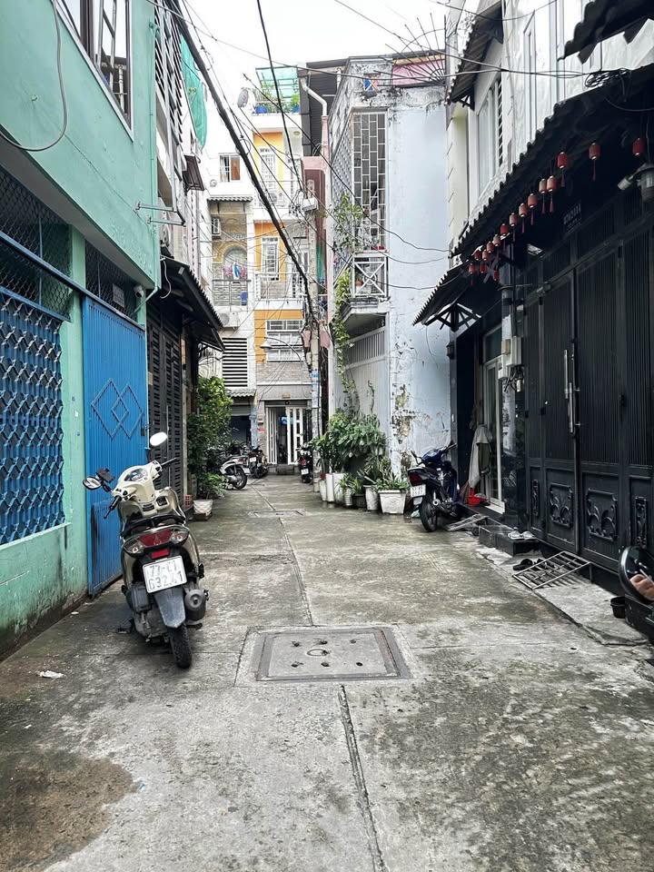 Nhà phố Lạc Long Quân 45m² giá 7.2 tỷ - Thiết kế hiện đại, tiện nghi