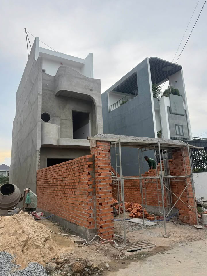 Nhà phố Hiệp Thành, Thủ Dầu Một 105m² giá 4.75 tỷ - Thiết kế hiện đại, sân ô tô rộng rãi!