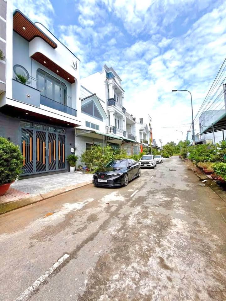 Nhà Phố KDC Văn Hóa Tây Đô Cái Răng 65m² giá 4.15 tỷ - Nội thất đầy đủ, sẵn sàng ở ngay!