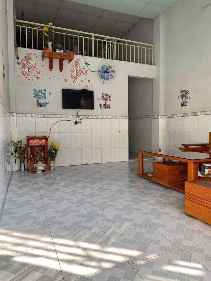 Nhà gác lửng Tân Phước, Dĩ An 48m² giá 1.25 tỷ - Đường xe hơi thuận tiện!