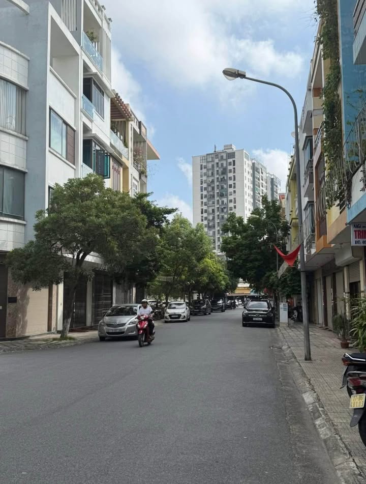 Nhà phố 3 tầng KĐT Petro Quang Trung Thái Bình 80m² giá 5-6 tỷ - Cơ hội đầu tư hấp dẫn!