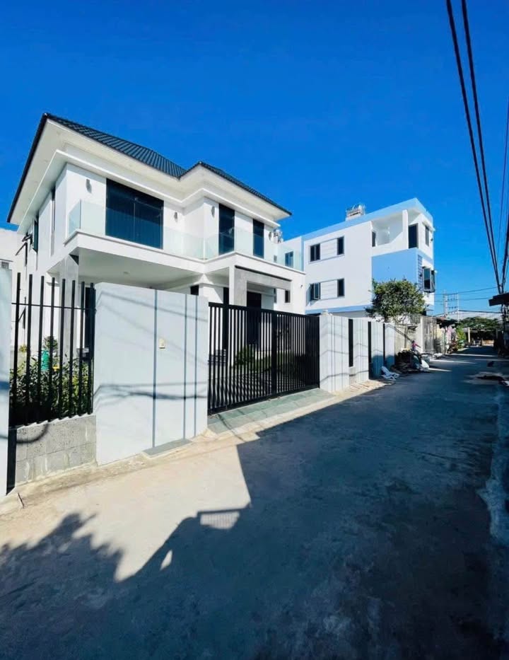 Nhà 3 tầng Phú Xuân Thái Bình 40m² giá 2.9 tỷ - Thiết kế hiện đại, vào ở ngay!