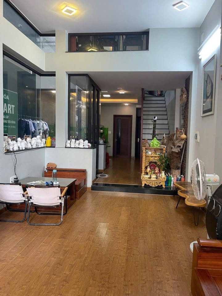 Nhà 2.5 tầng hiện đại đường Nguyễn Xiển 107m² giá chỉ 10 tỷ - Đi bộ ra biển Sơn Thủy!