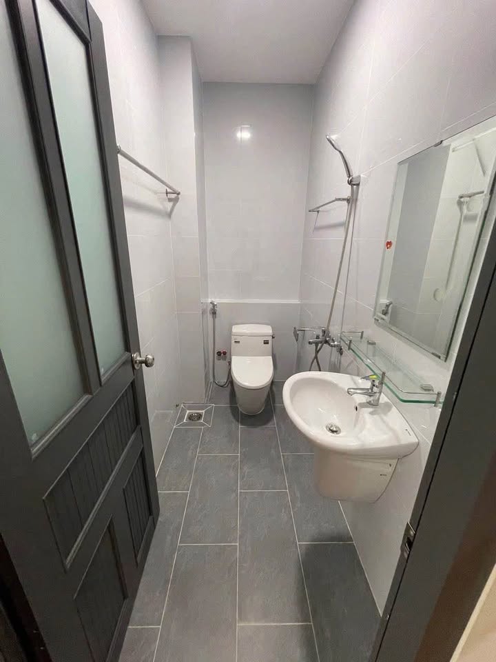 Nhà cho thuê hẻm 5m Nguyễn Sơn, Tân Phú 56m² giá 15 triệu - Thích hợp làm văn phòng