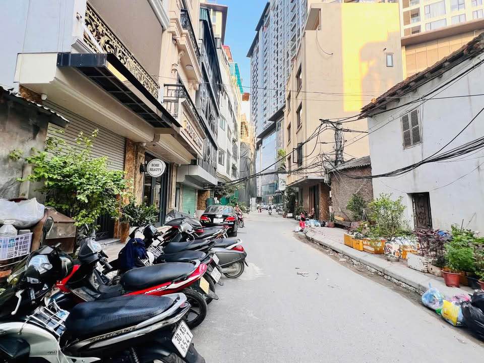 Nhà riêng Thụy Khuê Tây Hồ 52m² giá 13.5 tỷ - Hàng hiếm gần Hồ Tây!