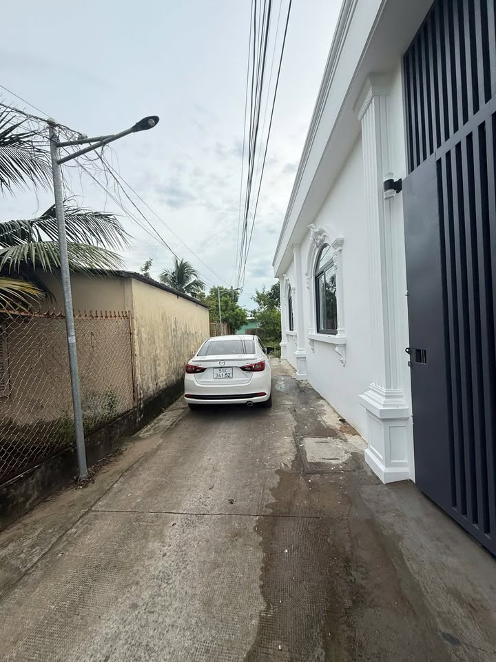 Bán nhà mới xây đường Đoàn Hoàng Minh, Bến Tre 107m² giá 1.59 tỷ - Tặng nội thất đầy đủ!