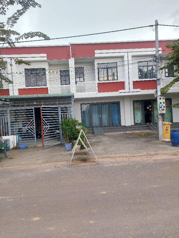 Nhà phố 100m² tại đường Dân Chủ, Tân Uyên - Giá chỉ 2.9 tỷ, đầu tư sinh lời ngay!