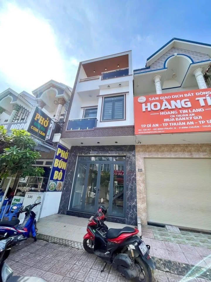 Nhà cho thuê 1 trệt 1 lầu tại Bình Chuẩn, Thuận An - Giá 10 triệu/tháng, nội thất cơ bản đầy đủ!