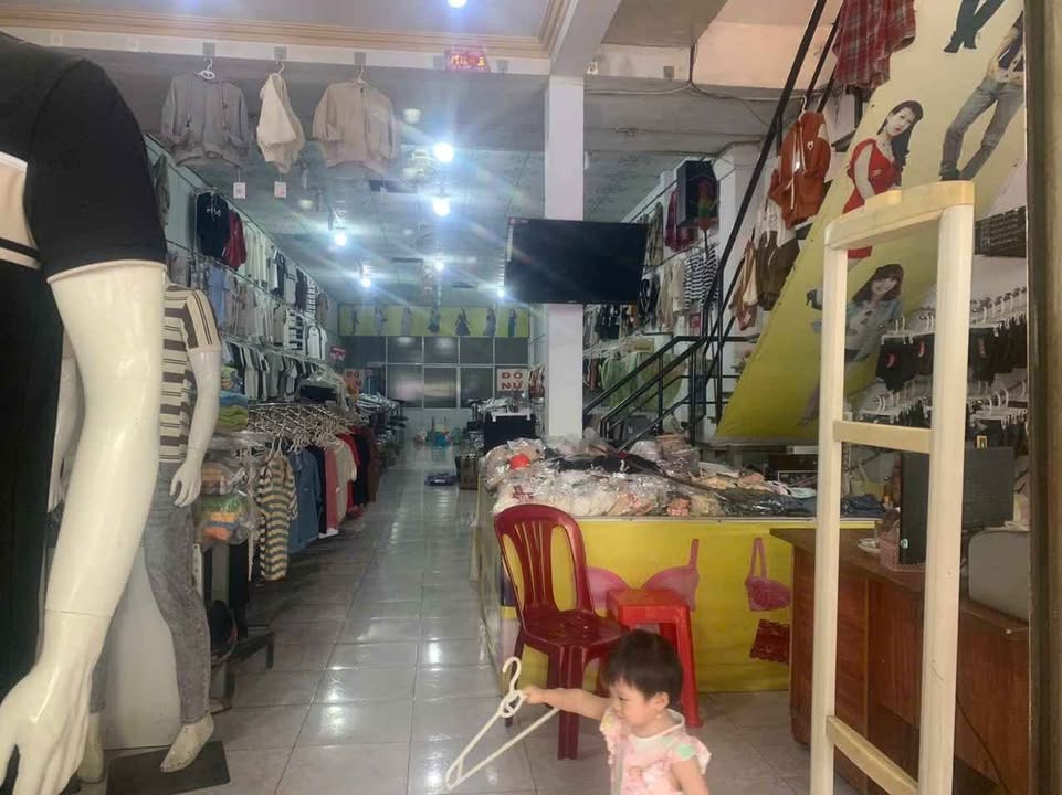 Bán gấp nhà mặt tiền đường Chợ, phường Bình Hòa, 150m² - Kinh doanh thuận lợi!