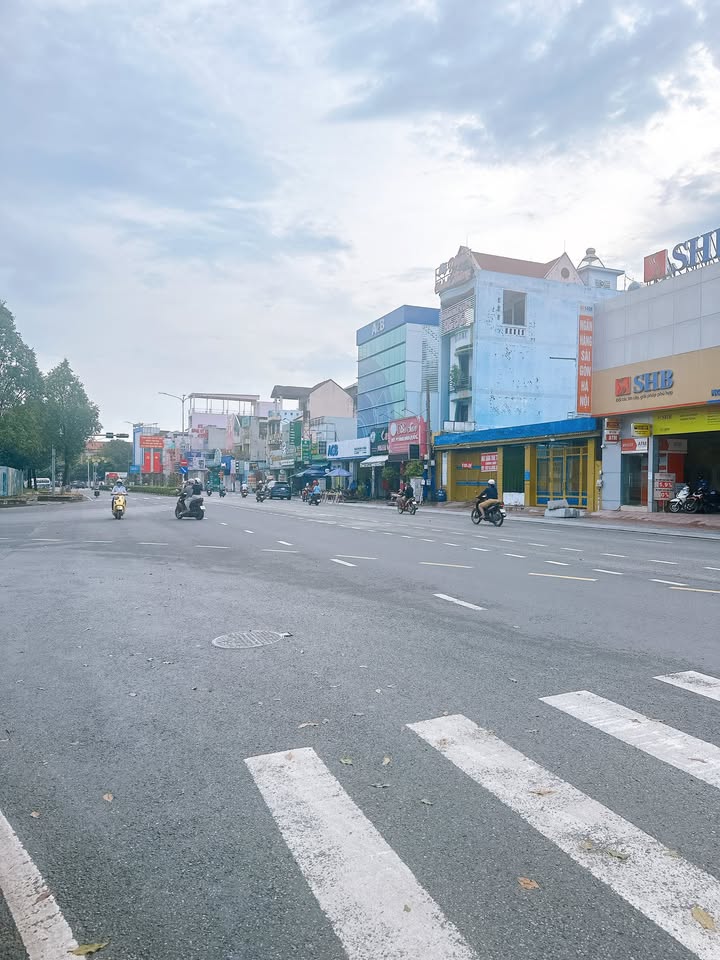 FrontHouse Dĩ An 125m² giá 19.375 tỷ - Kinh doanh sầm uất mặt tiền đường Nguyễn An Ninh!