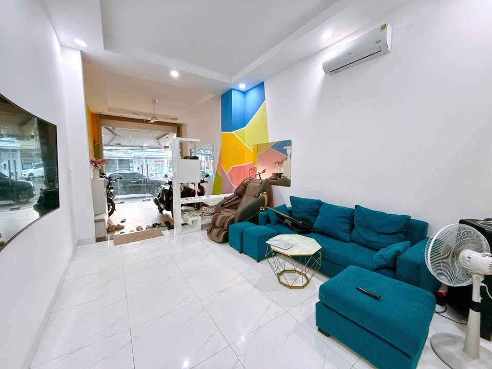 Cho thuê nhà mặt tiền Lê Hồng Phong, Nha Trang 90m² - Thang máy hiện đại, tiện ích đầy đủ!