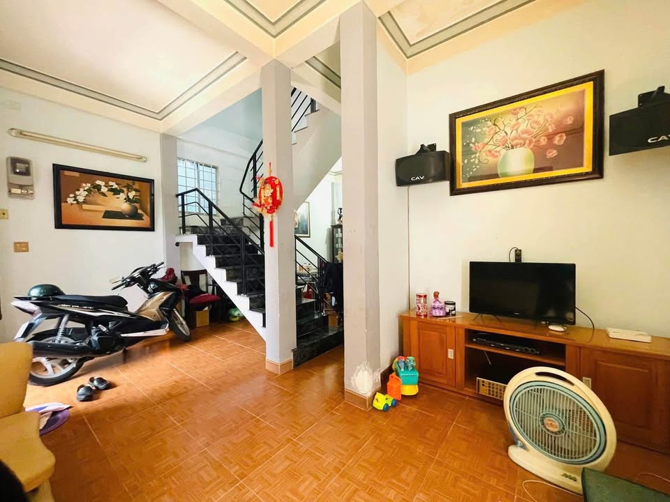 Nhà 3 tầng Bắc Nha Trang 50m² giá 3.9 tỷ - Gần biển, tiện ích đầy đủ!