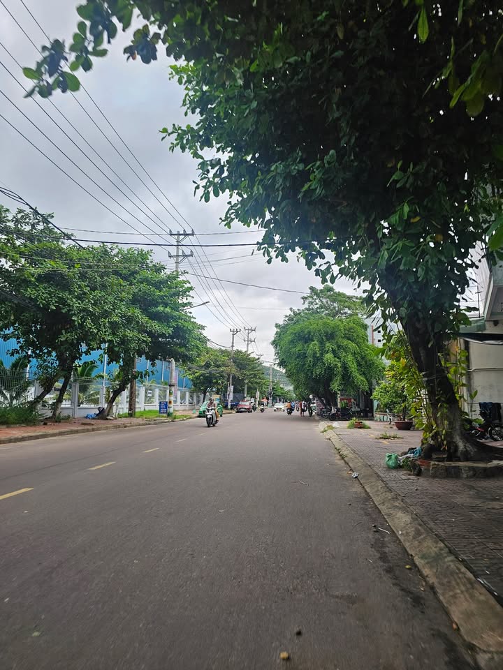 Bán nhà mặt tiền 4 tầng An Dương Vương 56m² giá 5.5 tỷ - Cơ hội vàng gần biển!