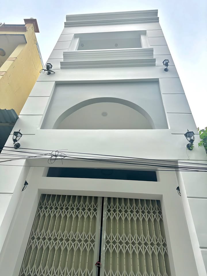 Nhà bán 3 tầng đường ô tô Nguyễn Thái Học 40m² giá 3.5 tỷ - Thiết kế hiện đại, hướng Tây Nam!