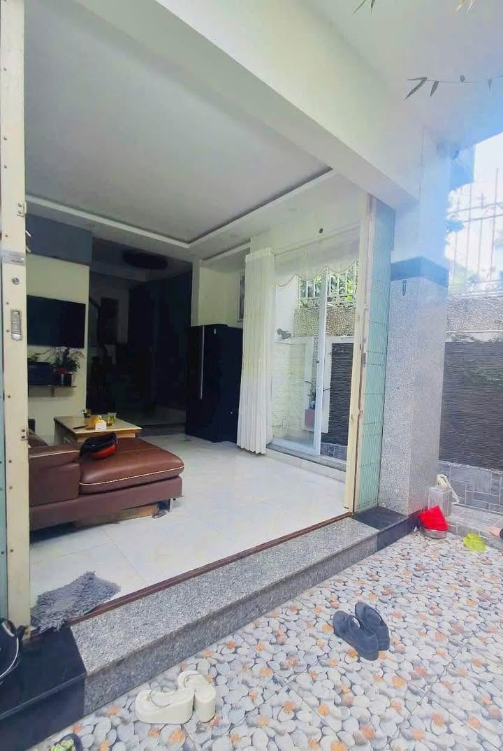 Nhà bán tại Nguyễn Thái Học, Quy Nhơn 52m² giá 2.3 tỷ - Sân rộng, gần biển!