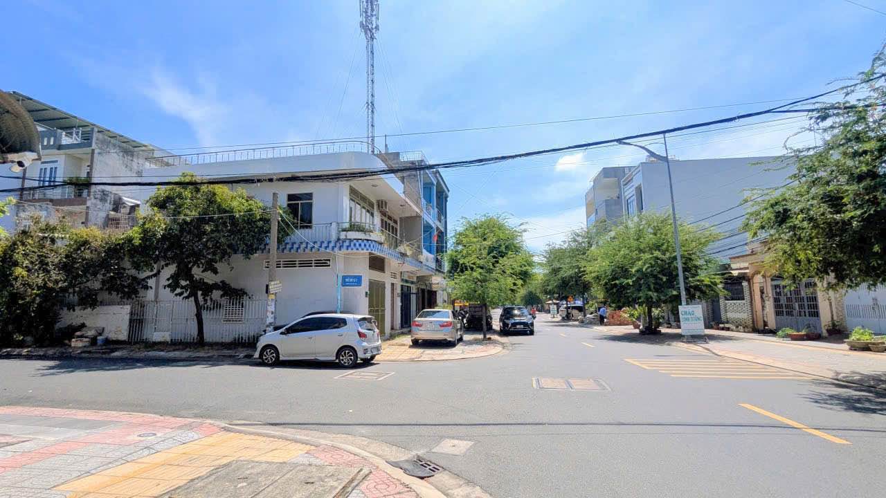 Bán nhà góc 2 mặt tiền Võ Văn Tần, Rạch Dừa, 77m² - Giá tốt cần bán nhanh!