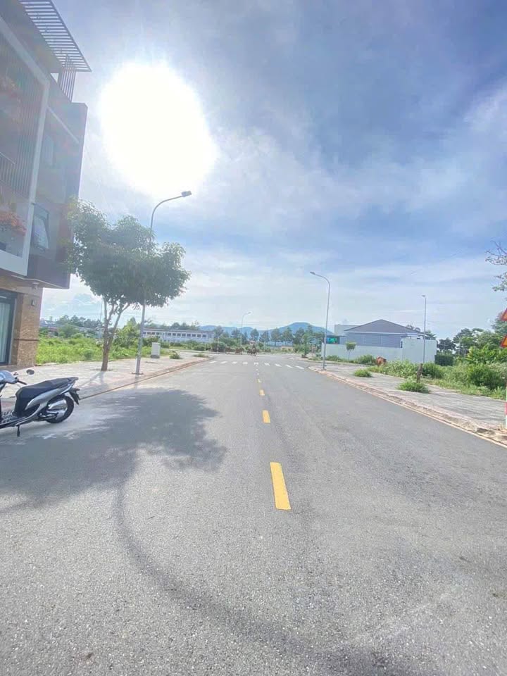 Đất nền góc 2 mặt thoáng đường Hồ Tùng Mậu 129m² giá chỉ 3.8 tỷ - Cơ hội đầu tư tuyệt vời!