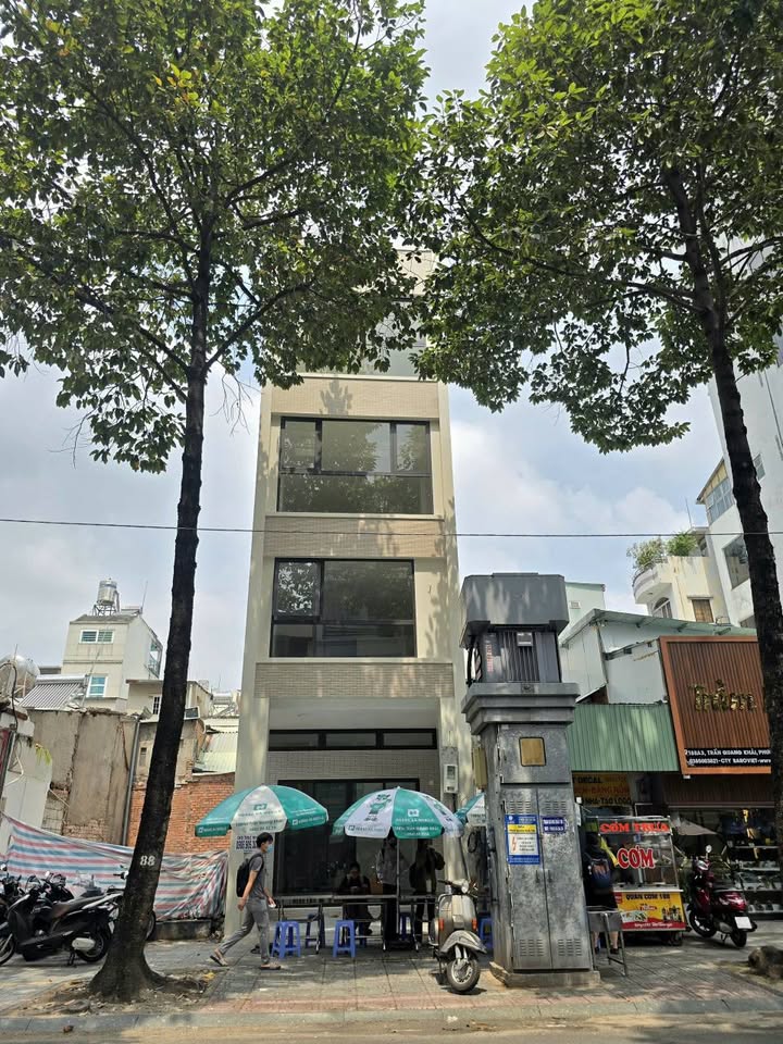 Cho thuê nhà mặt tiền đường Trần Quang Khải, quận 1 - 70m² mới 100%, vị trí đắc địa!