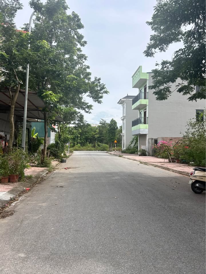 Đất nền Đồng Kỵ Từ Sơn 121m² giá 4.84 tỷ - Sổ đỏ chính chủ, vỉa hè rộng!