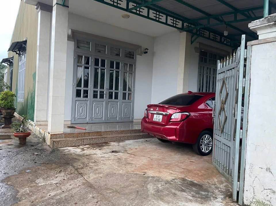 Nhà riêng Ea Drăng 290m² giá 2.1 tỷ - Sân rộng ô tô vào tận nhà!