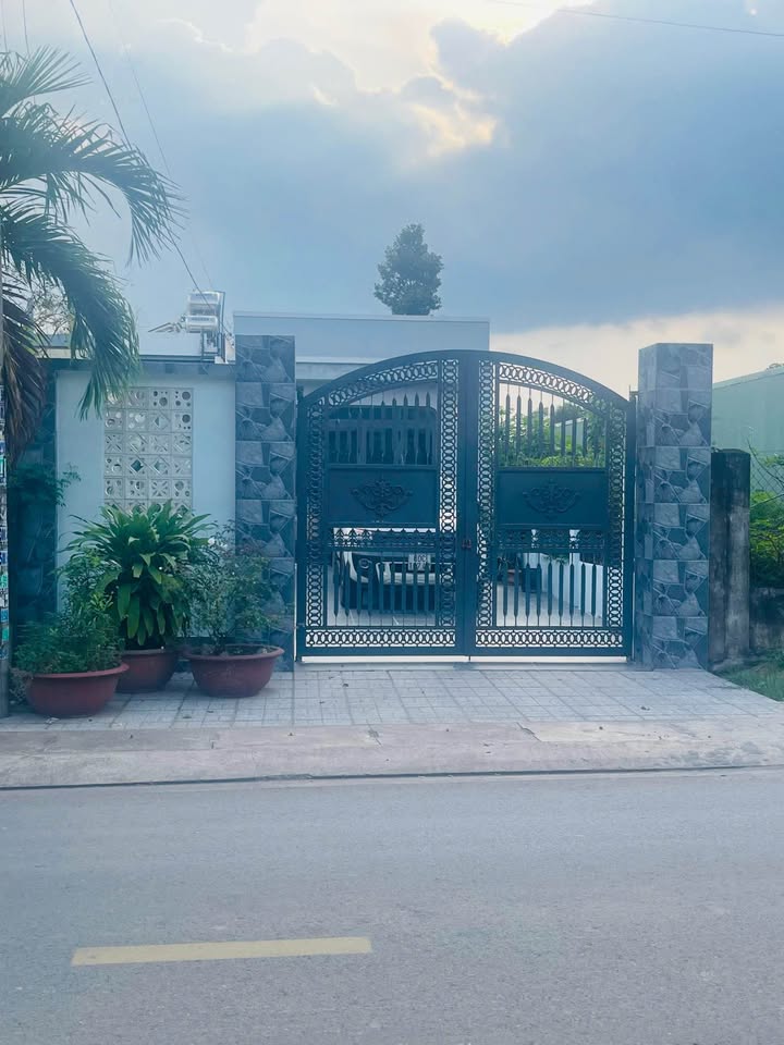 Nhà cấp 4 và đất thổ cư 330m² tại Long Đức, giá 5 tỷ - Cơ hội đầu tư hấp dẫn!