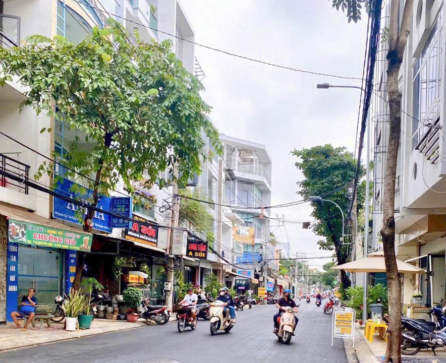 Nhà mặt tiền đường Nguyễn Hậu, quận Tân Phú 52m² giá 10.5 tỷ - Đầu tư sinh lời cao!