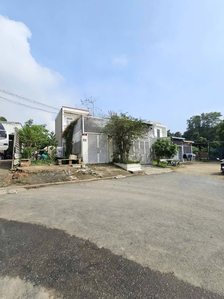 Đất MT đường Tân Hiệp, Dĩ An 82,3m² chỉ 2.4 tỷ - Sổ hồng riêng, hỗ trợ vay 70%!