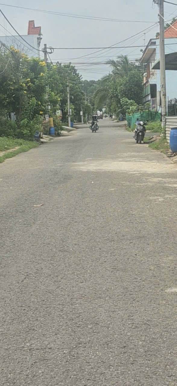 Nhà cấp 4 mặt tiền đường Hoàng Cầm Dĩ An 196m² giá 4.25 tỷ - Cơ hội đầu tư tuyệt vời!