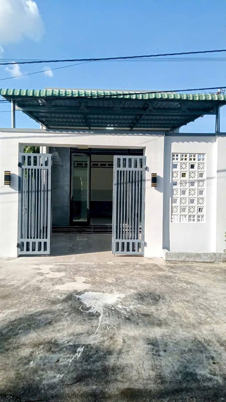 Nhà mặt tiền Nguyễn Chí Thanh 100m² giá 1 tỷ - Khu dân cư đông đúc!