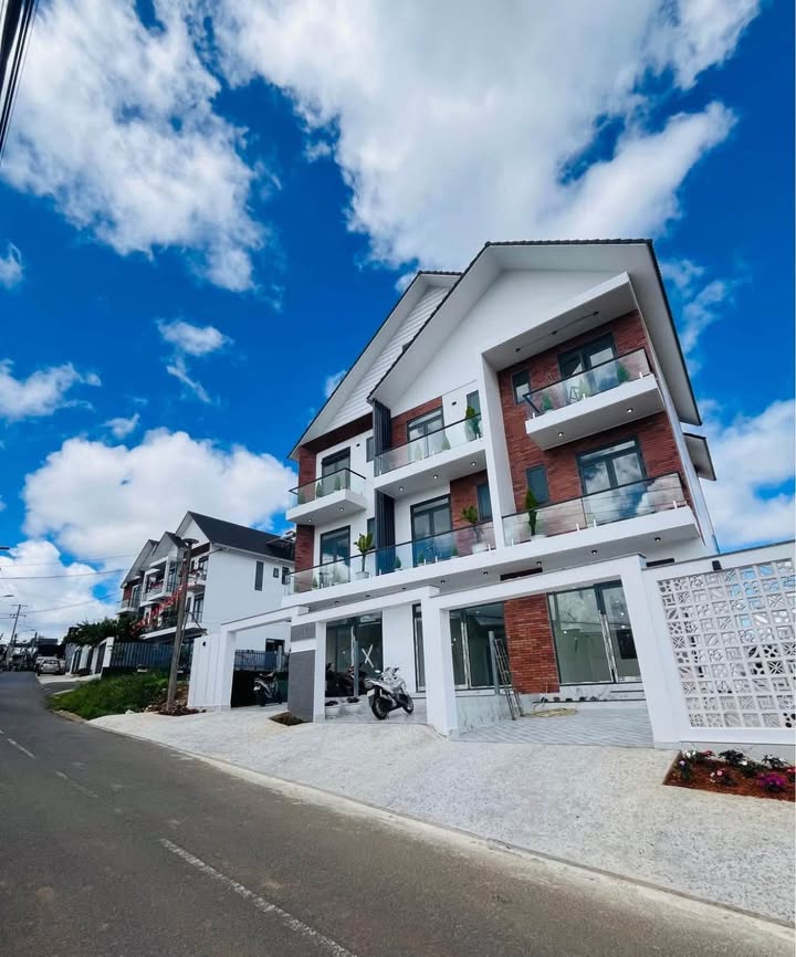 FrontHouse Nguyễn Hữu Cầu Đà Lạt 66-91m² giá 3.3-5.2 tỷ - Phù hợp để ở và kinh doanh!