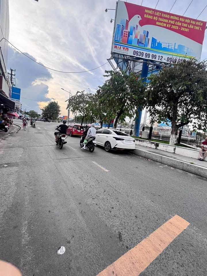 Nhà riêng 165 Hoàng Văn Thụ, Ninh Kiều 99m² giá 8.5 tỷ - Vị trí đắc địa gần trung tâm!