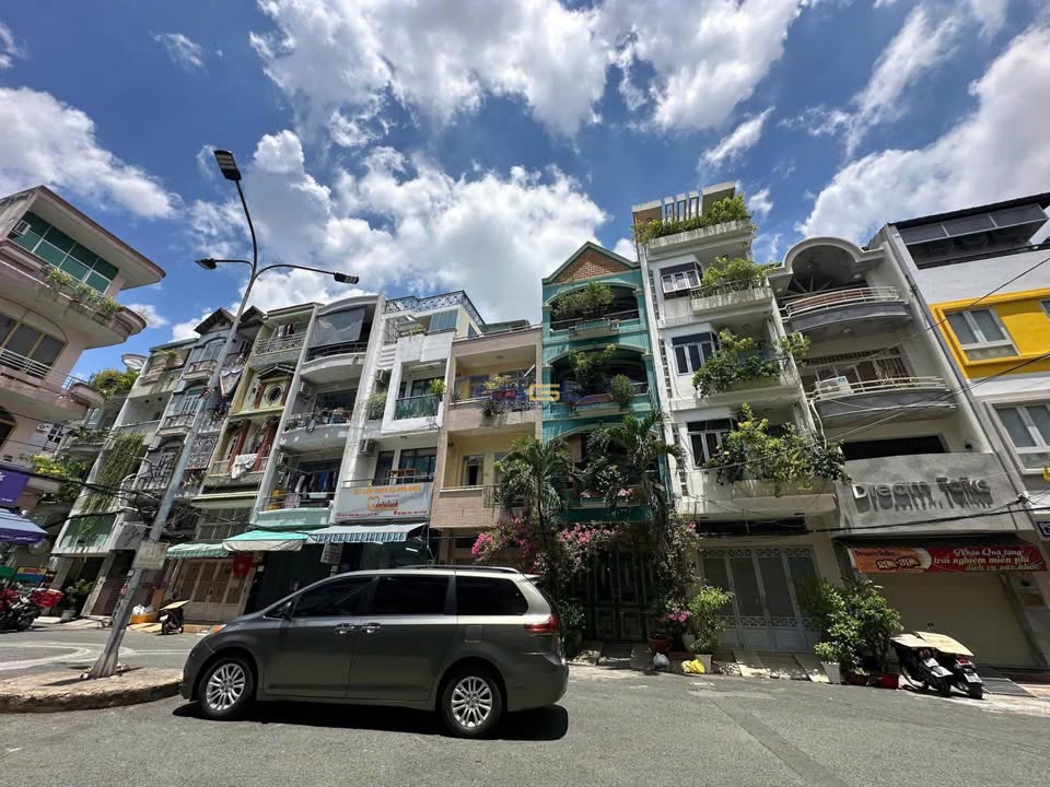 Nhà đẹp lung linh hẻm nhựa 14m, quận 10, giá 20 tỷ - Sổ hồng chính chủ!