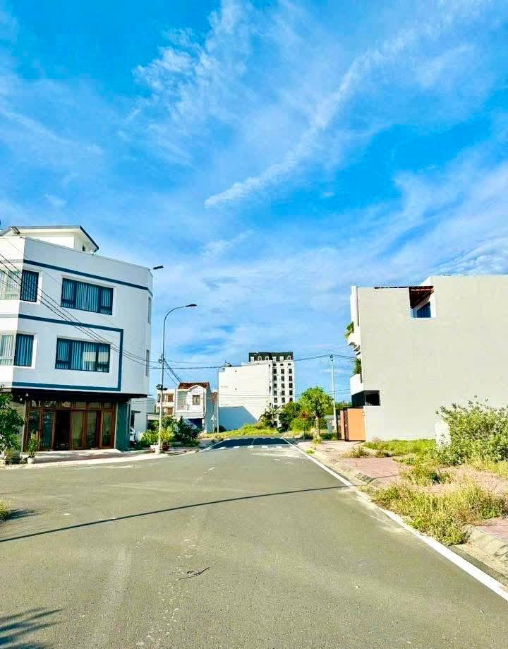 Đất nền Khu đấu giá đường 14, Bình Kiến, Đắk Lắk 95m² - Sổ hồng chính chủ, giá tốt!