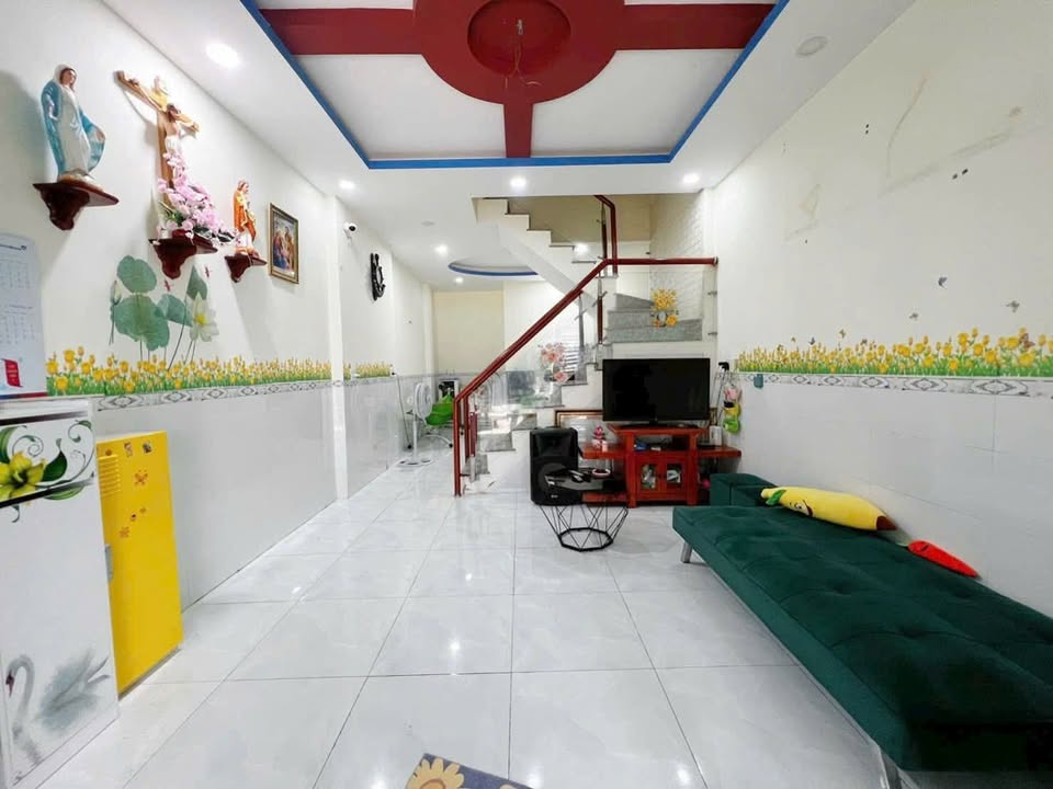 Nhà 1 lầu 1 trệt tại P. Hố Nai, 90m² giá 1.1 tỷ - Cứng cáp, sạch sẽ, yên tĩnh!