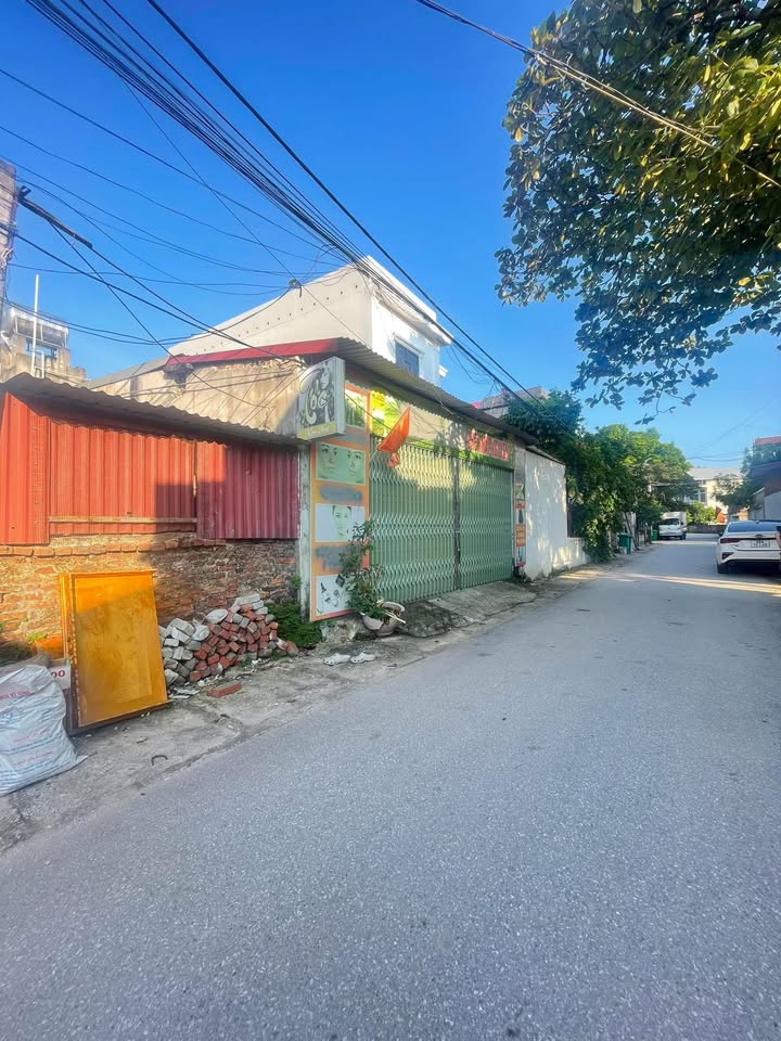 Nhà cấp 4 và đất Tân Tiến Bắc Giang 100m² - Giá chỉ 3 tỷ - Cơ hội đầu tư sinh lời!