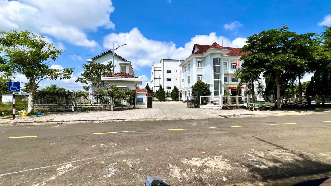 Đất mặt tiền Hoàng Văn Thụ, Bảo Lộc 114m² giá 6.8 tỷ - Kinh doanh thuận lợi!