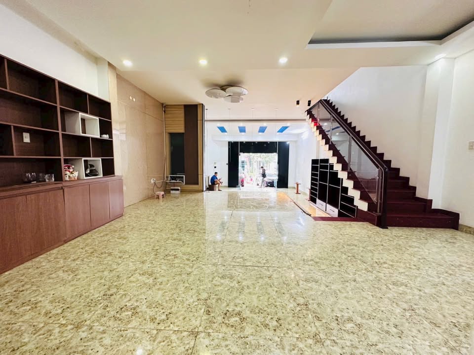 Nhà MTKD Góc 2 mặt tiền Xô Viết Nghệ Tĩnh, Buôn Ma Thuột - 130m² giá 8.5 tỷ - Kinh doanh tốt!