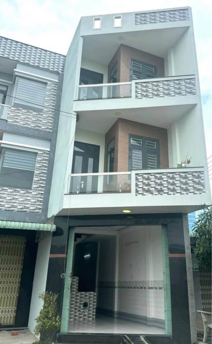 Nhà 3 tầng view sông tại Nhơn Bình, Quy Nhơn - Giá 3.25 tỷ, sẵn sàng vào ở!